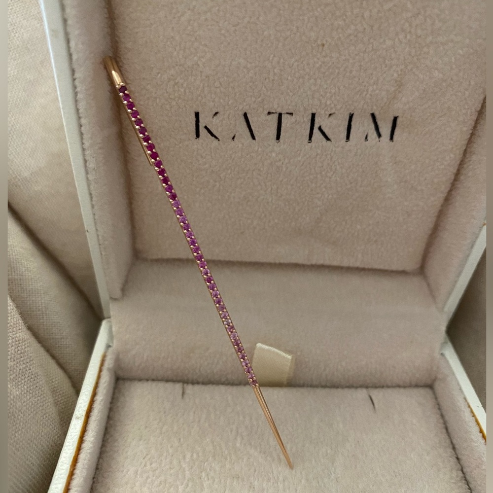 Kat Kim Thread Ear Pin pink ombré